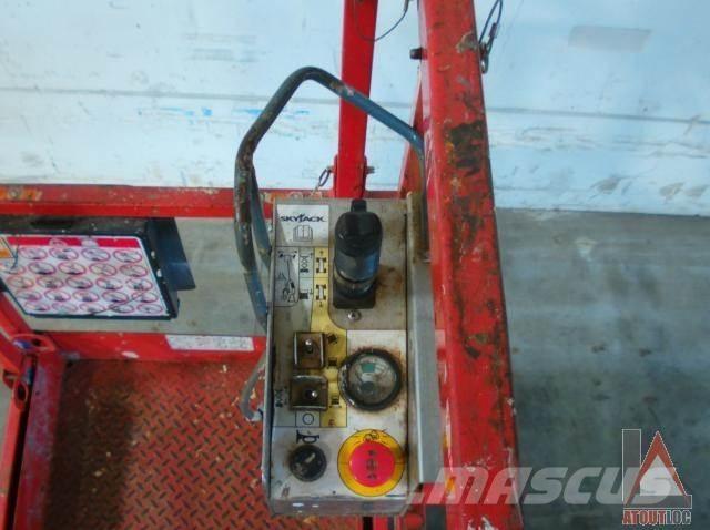 SkyJack SJ3219 曲臂高空工作平台