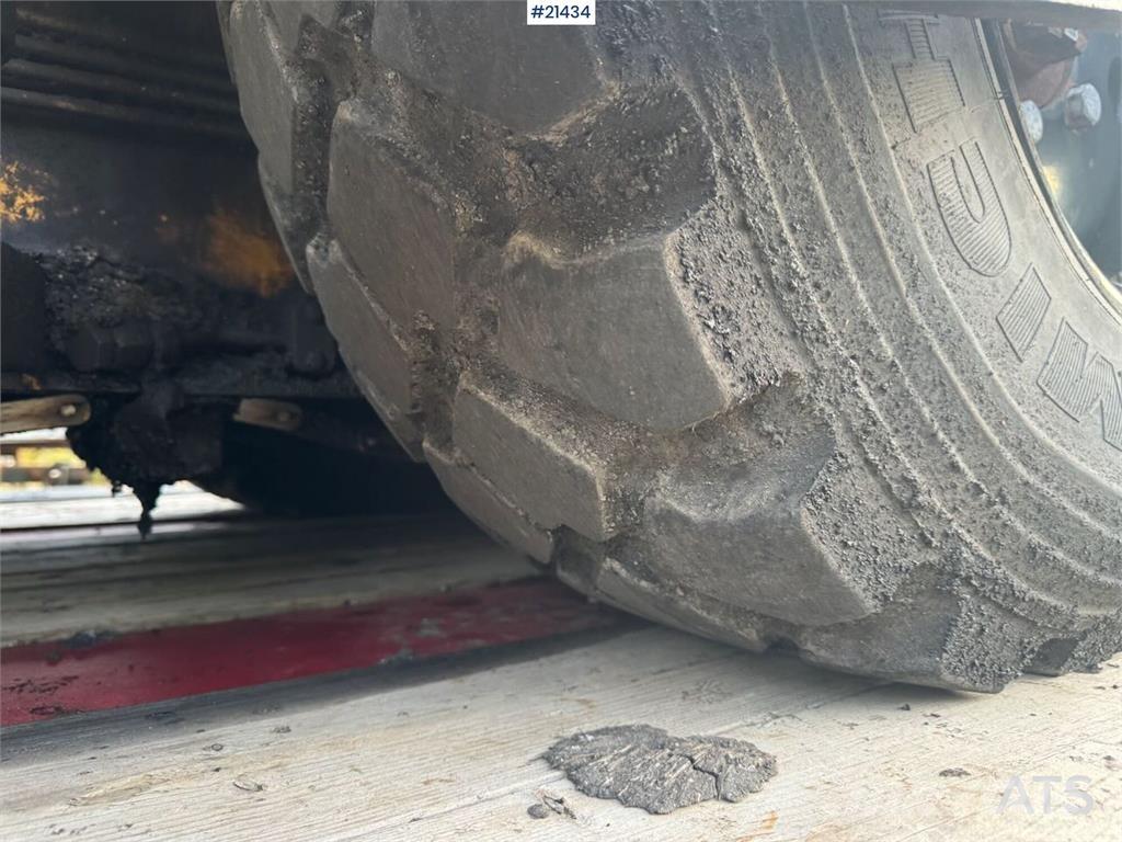 CAT AP 300 沥青摊铺机