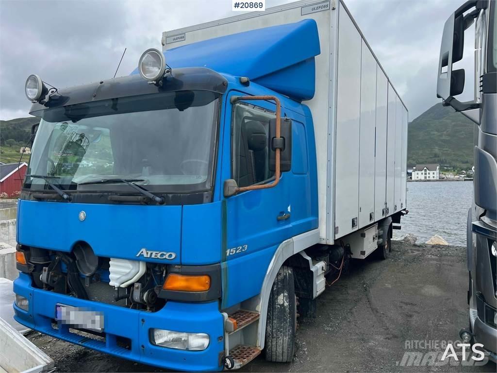 Mercedes-Benz 1523 厢式货车