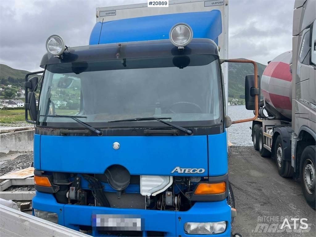 Mercedes-Benz 1523 厢式货车