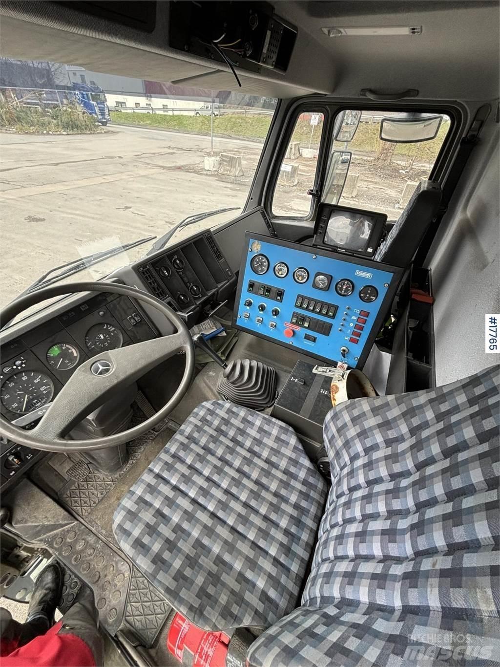 Mercedes-Benz 1824 道路清扫车