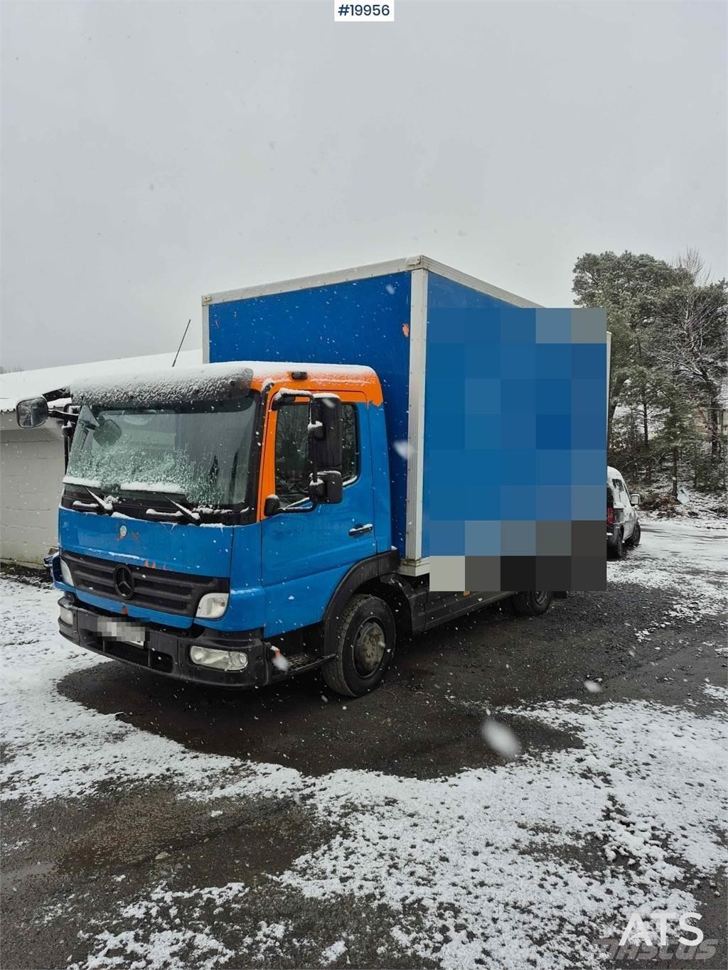 Mercedes-Benz 818 厢式货车
