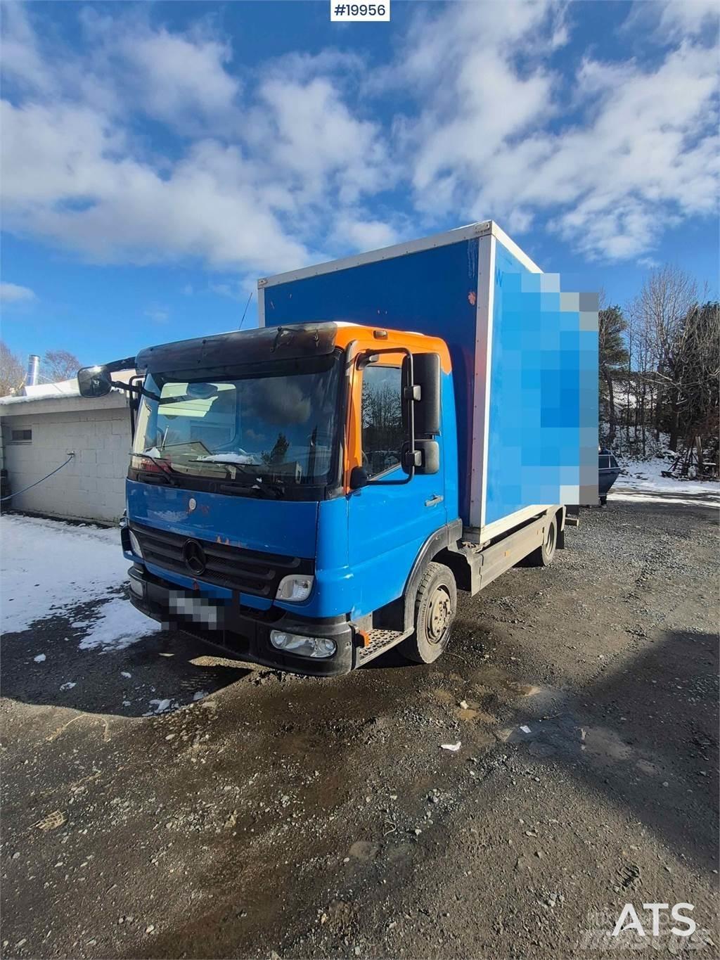 Mercedes-Benz 818 厢式货车