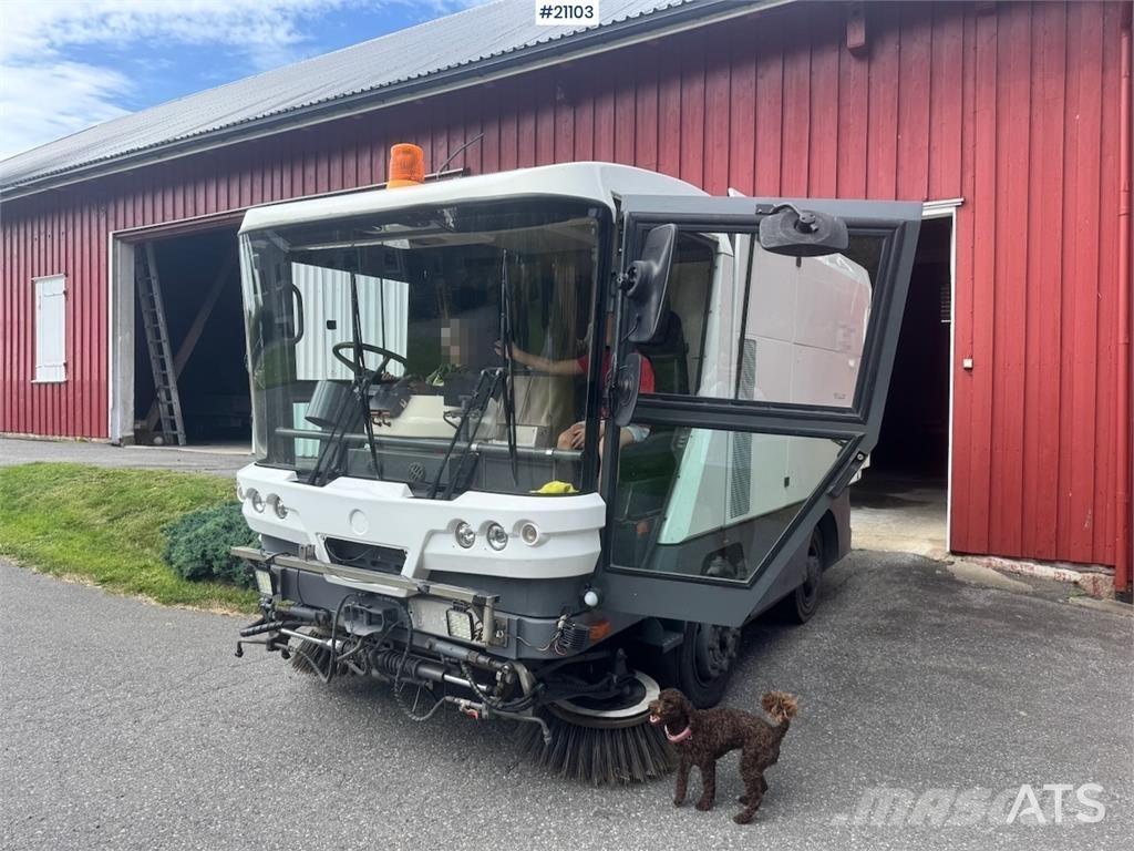 Ravo 540 Sweeper. 道路清扫车