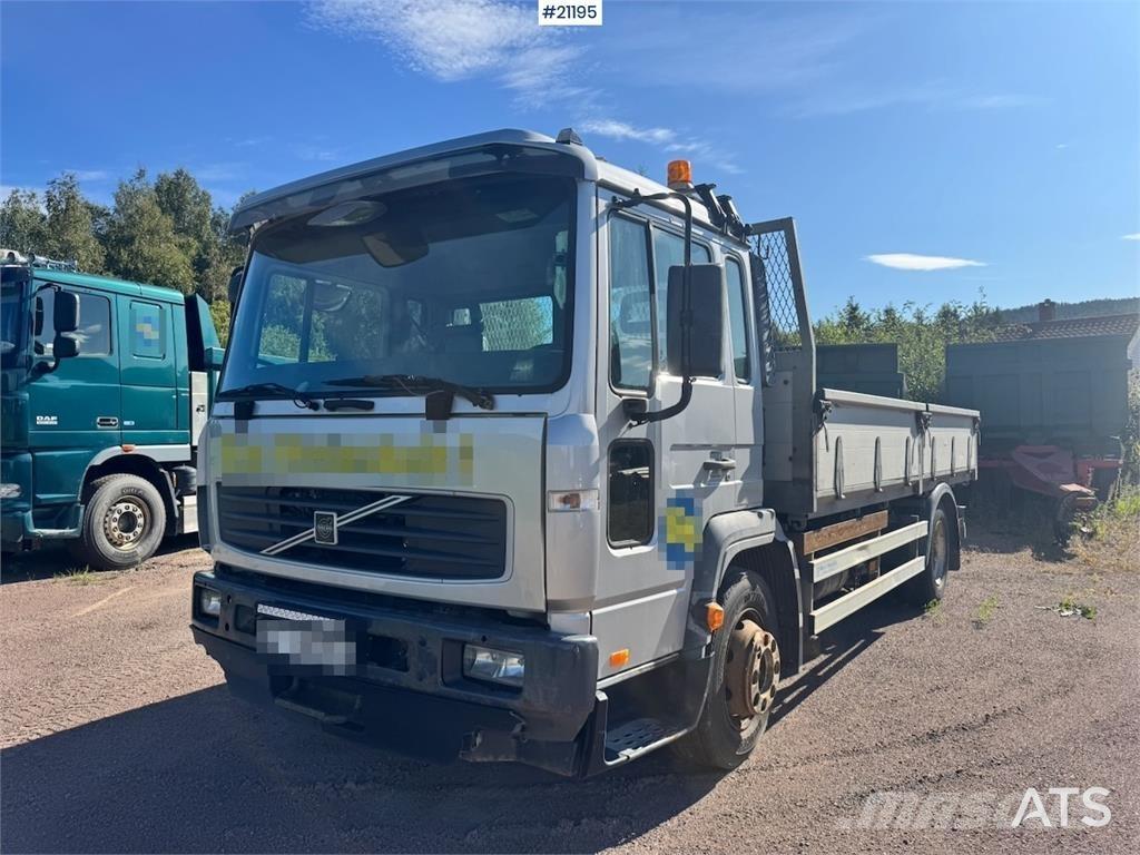 Volvo FL250 Truck. 平板栏板货车