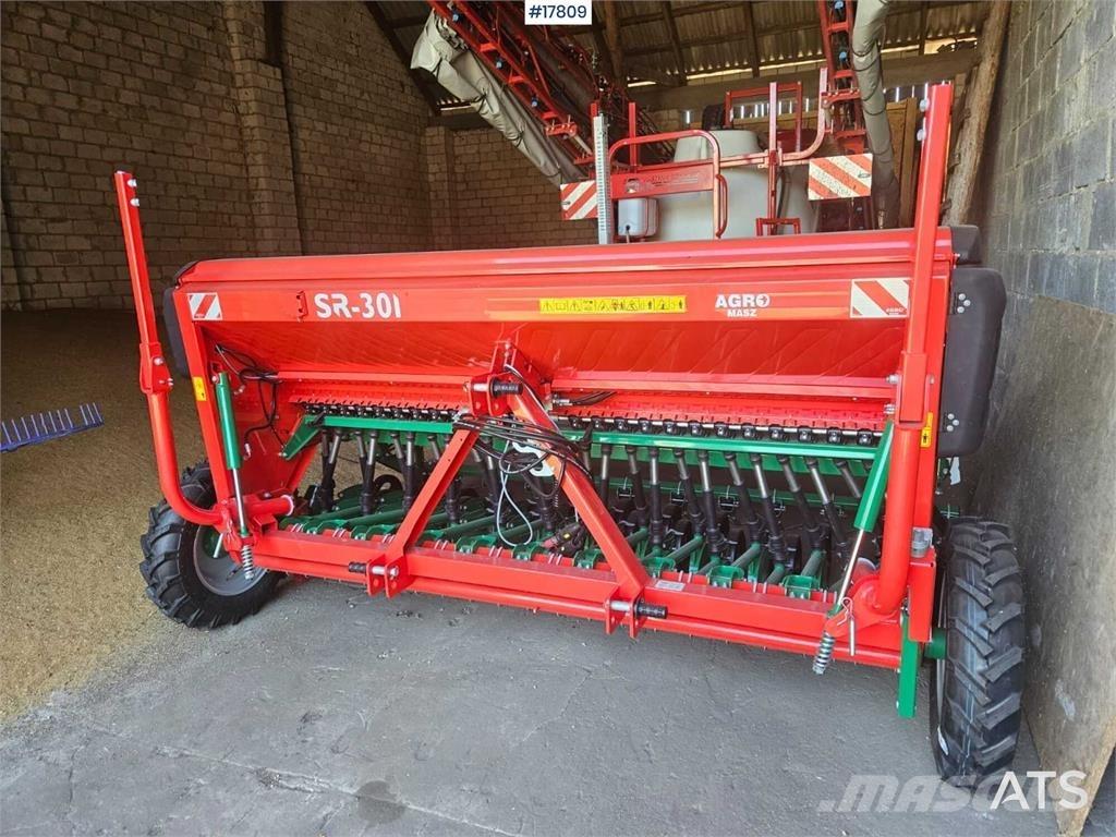 Agromasz SR 301 条播机