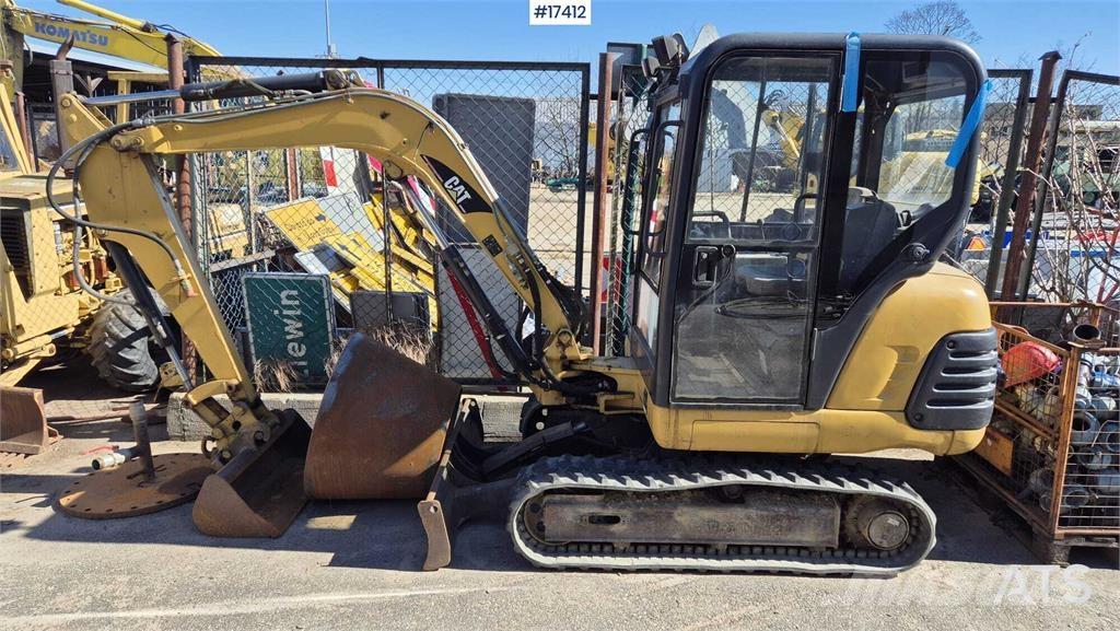 CAT 302.5 小型挖掘机