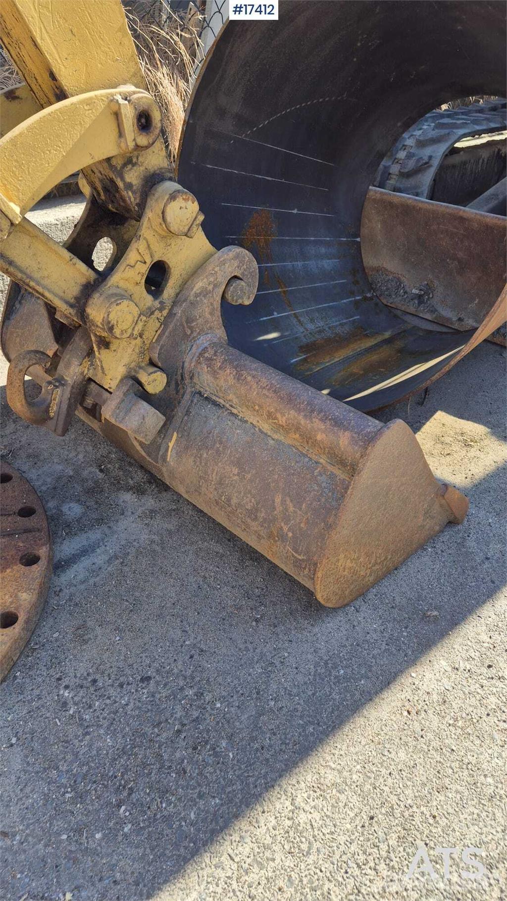 CAT 302.5 小型挖掘机