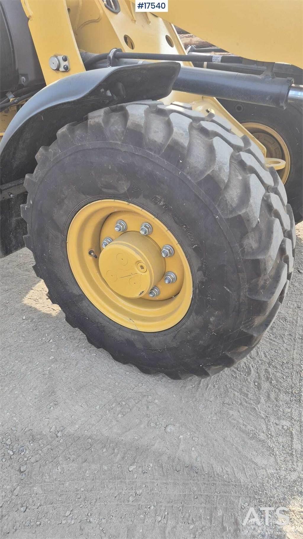 CAT 906M 轮式装载机