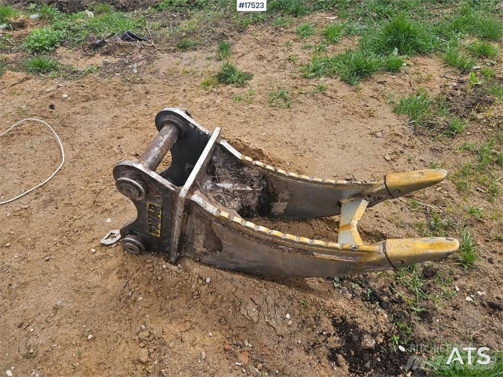 JCB JS 131 LC 履带挖掘机