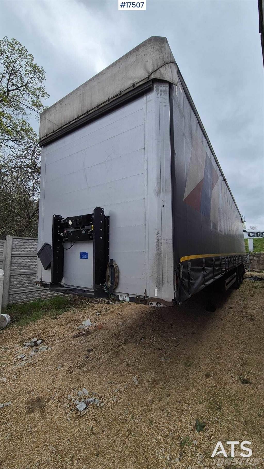 Kögel S-24 侧帘半挂车