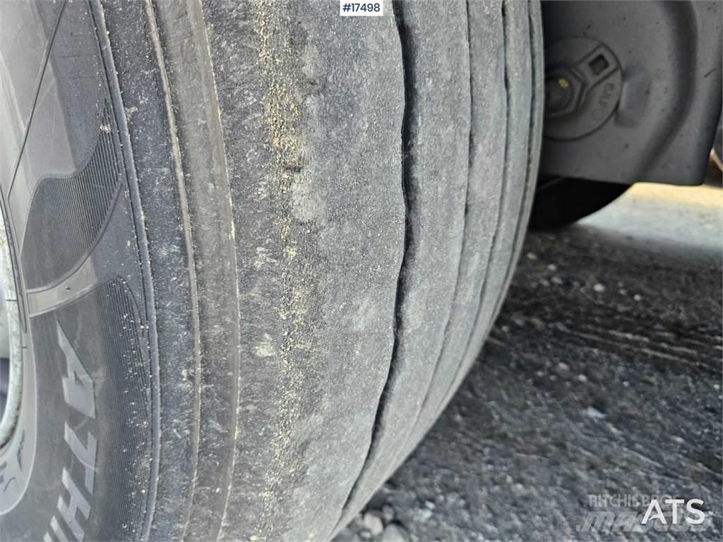 Krone SD 侧帘半挂车