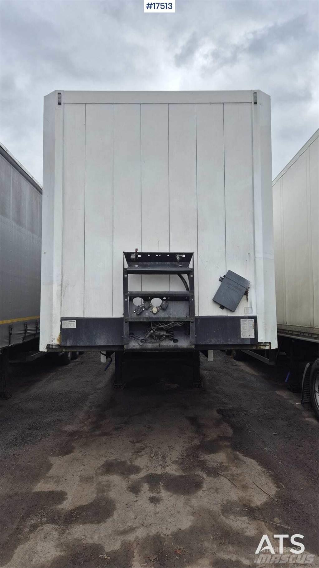 Krone SD 侧帘半挂车