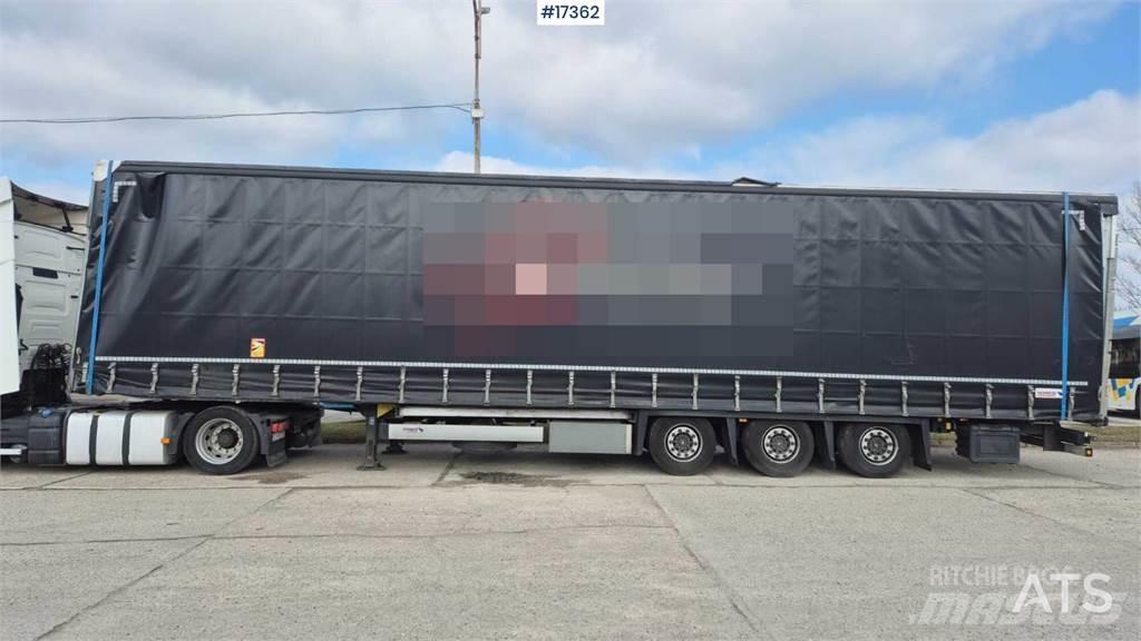 Schmitz Cargobull 侧帘半挂车