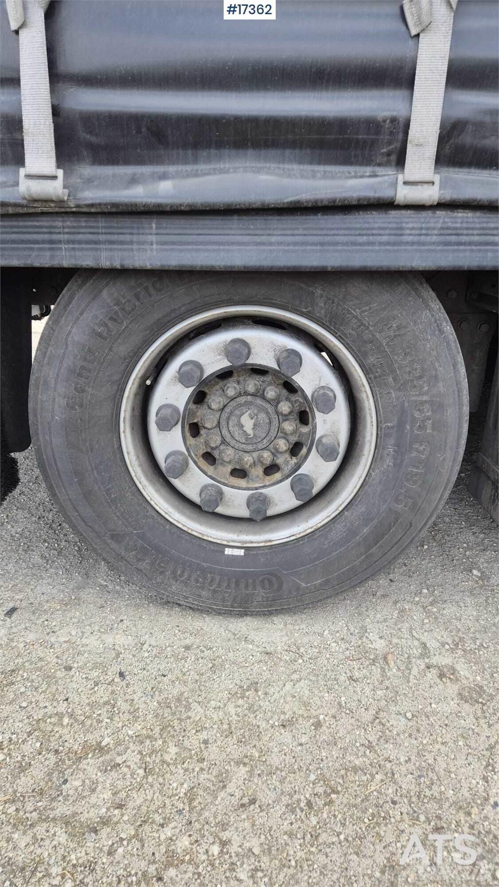 Schmitz Cargobull 侧帘半挂车