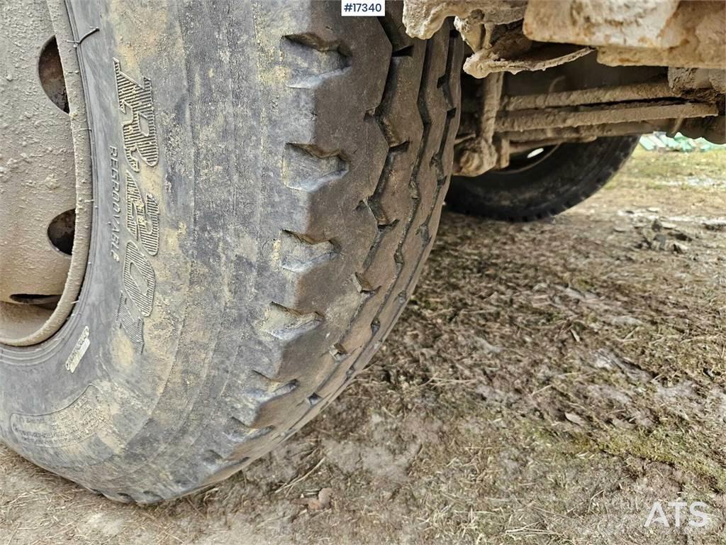 Volvo 420 8x4 自卸式货车