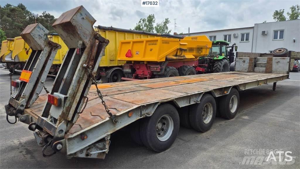 Zremb NS 300 低平板半挂车