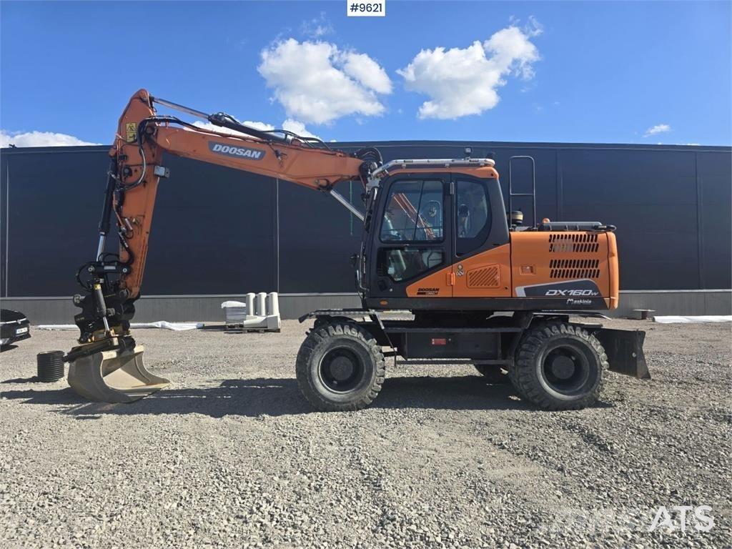 Doosan DX160W-5 轮式挖掘机