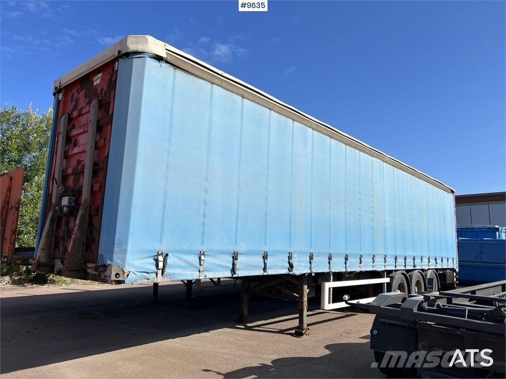 Fruehauf SS136/P3S 侧帘半挂车