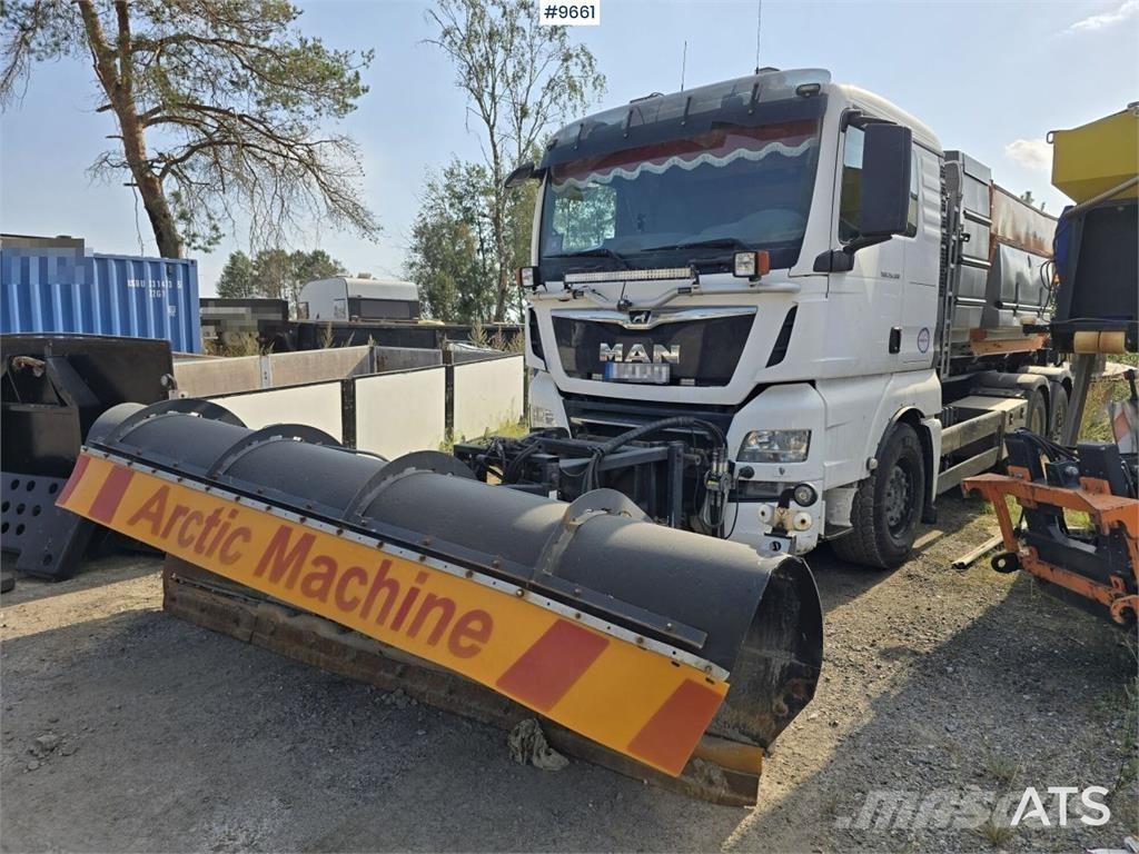 MAN TGX 25.500 工程吊钩车