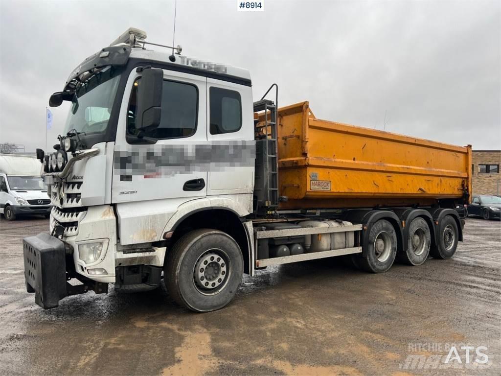 Mercedes-Benz Arocs 工程吊钩车