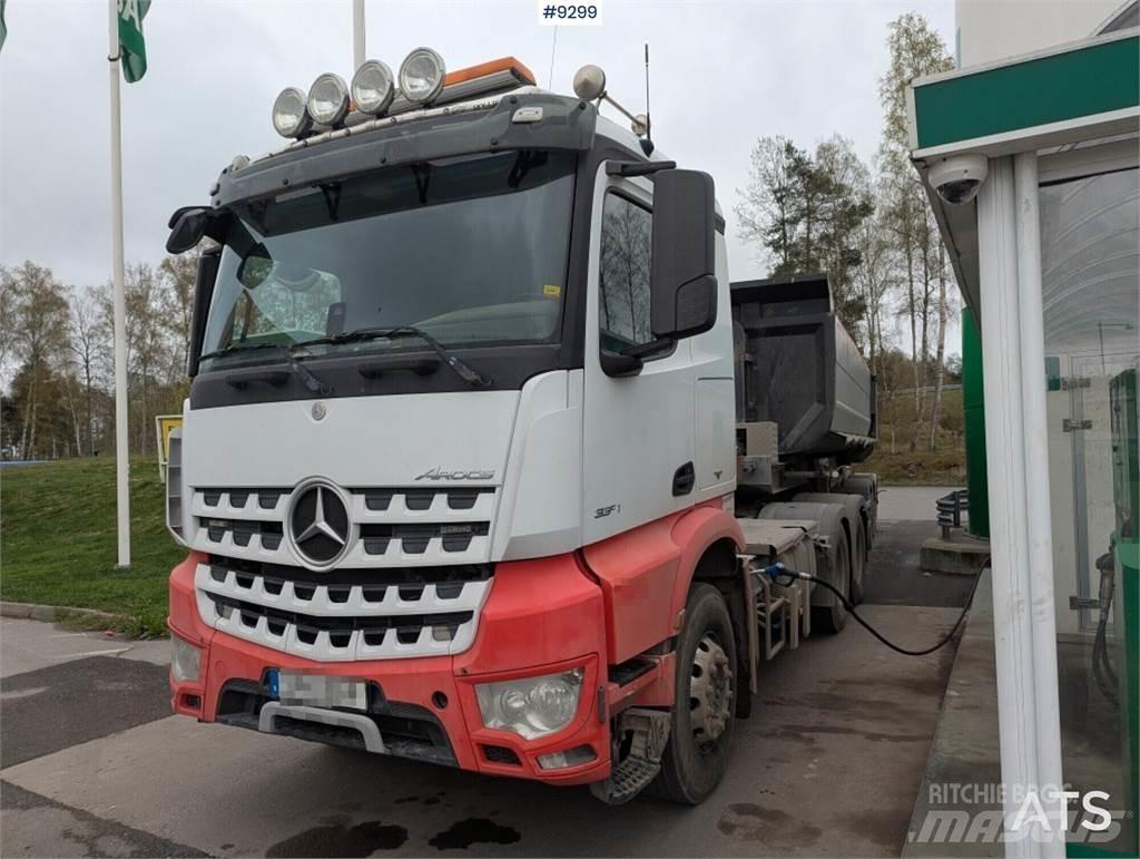 Mercedes-Benz Arocs 牵引车