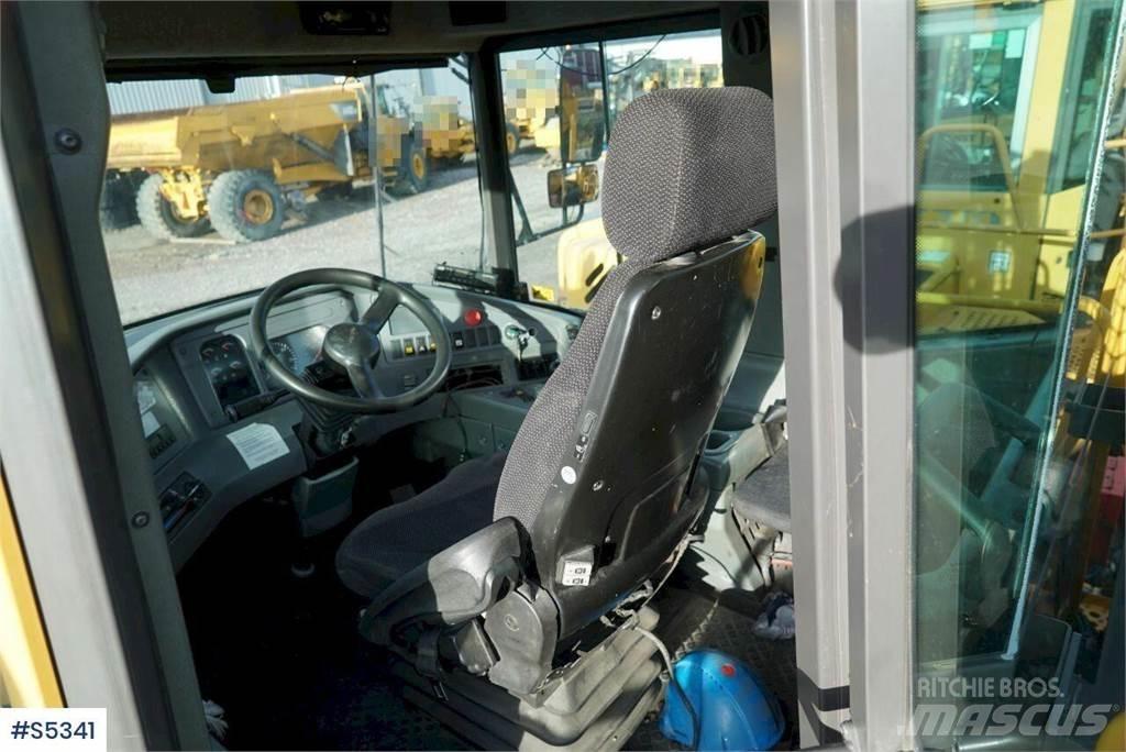 Volvo A35D 6x6 铰接式自卸车