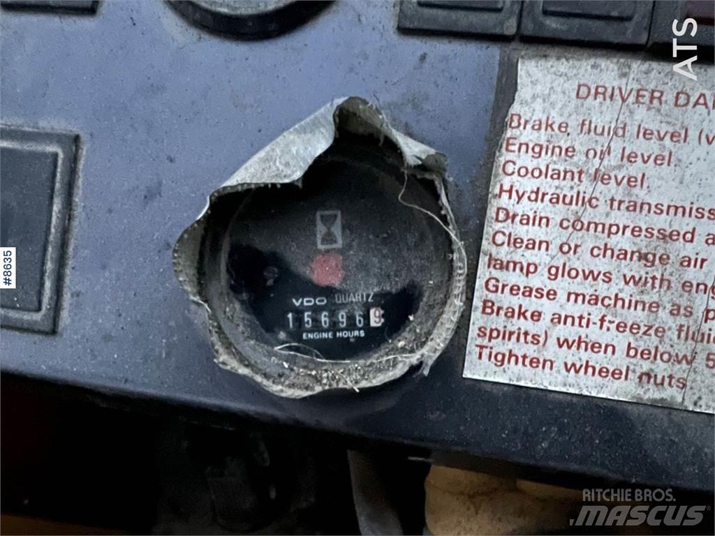Volvo BM L120 轮式推土机