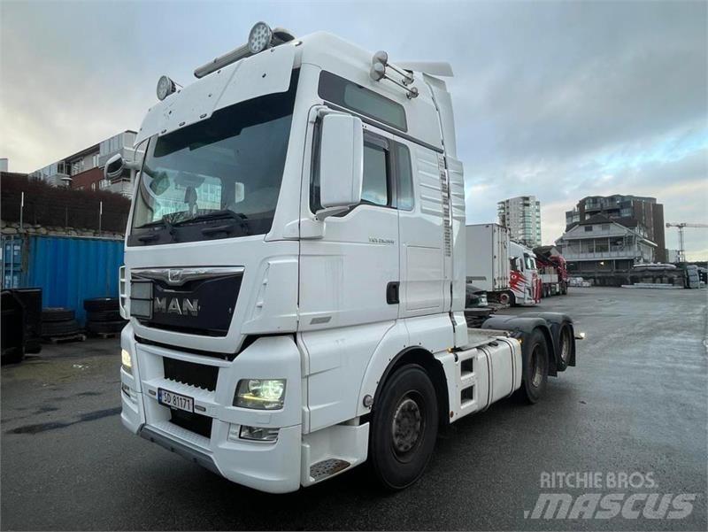 MAN TGX 牵引车