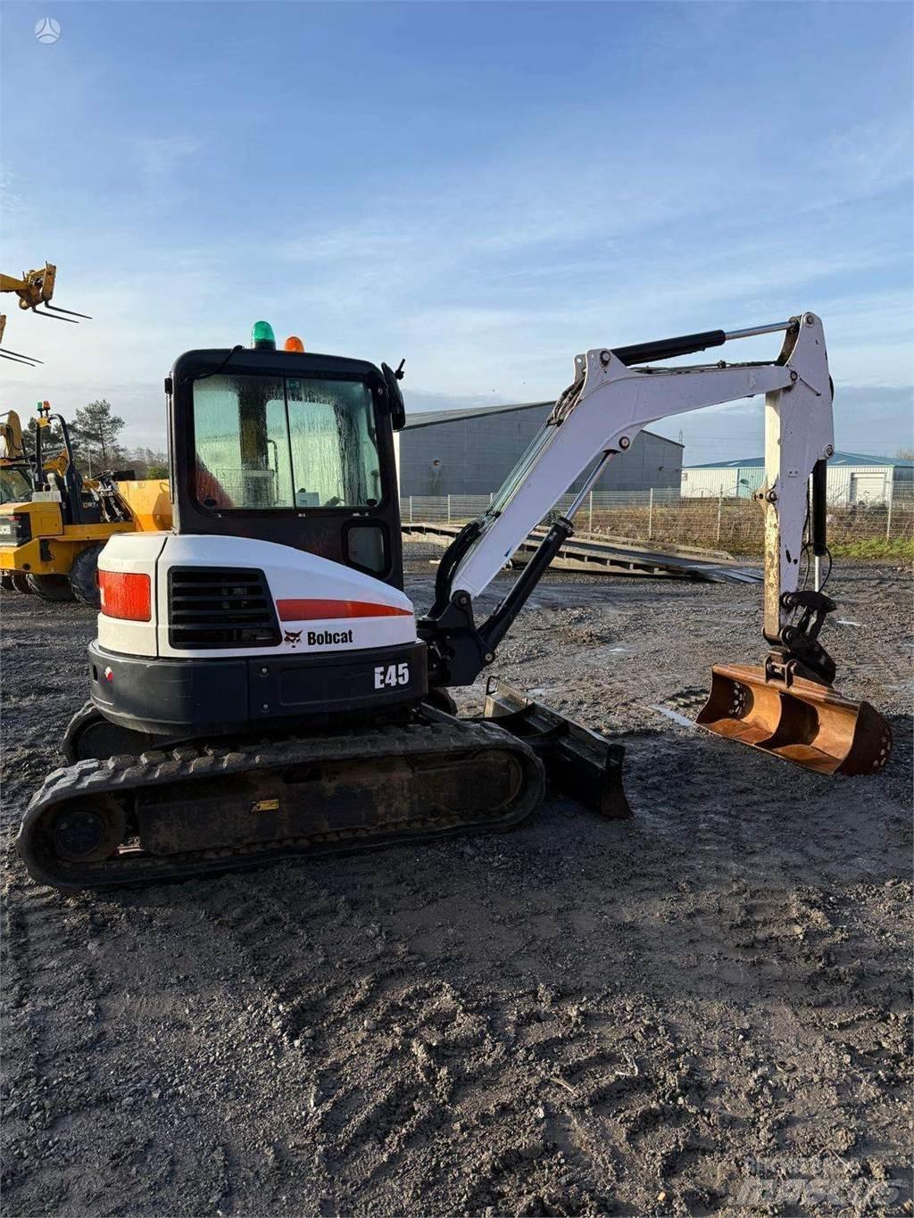 Bobcat E45 履带挖掘机