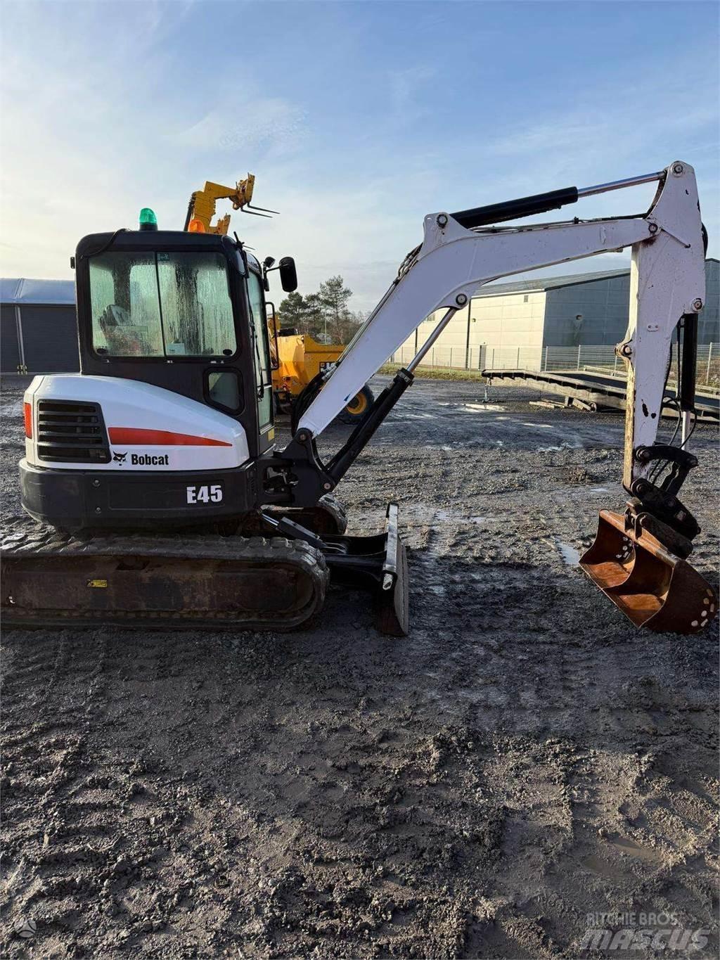 Bobcat E45 履带挖掘机