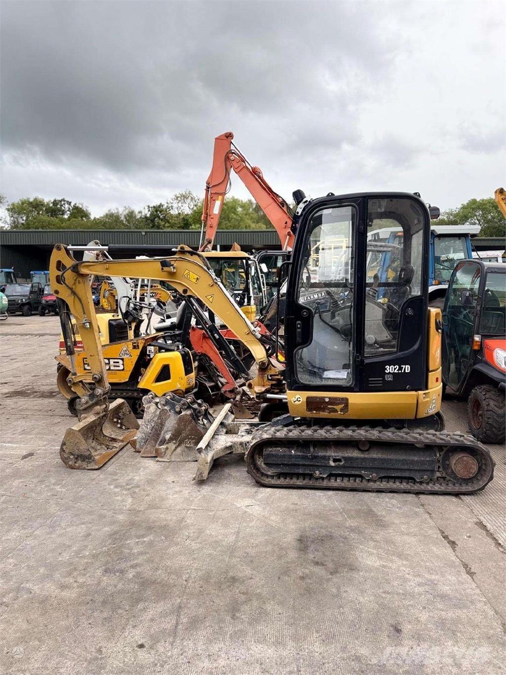 CAT 302.7 DCR 小型挖掘机