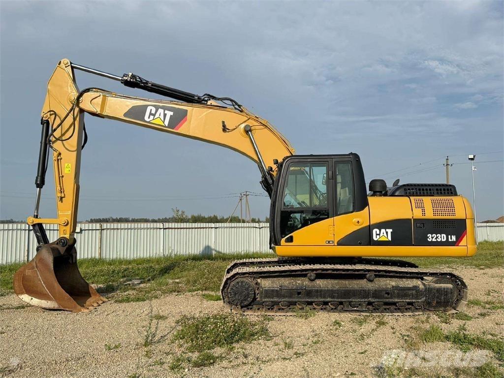 CAT 323 D 履带挖掘机