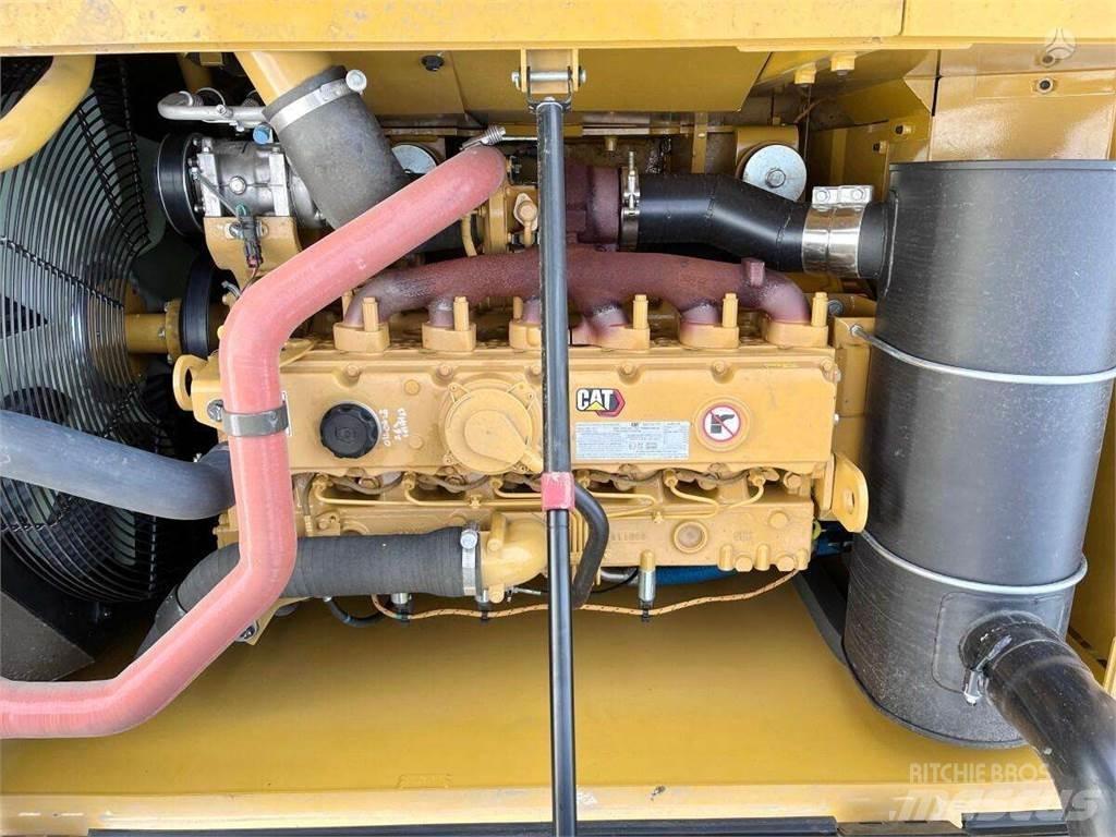 CAT 323D3 履带挖掘机
