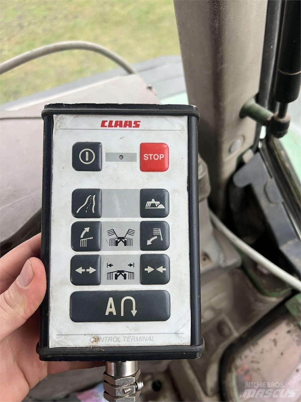 CLAAS Liner 3000 犁耙和摊草机
