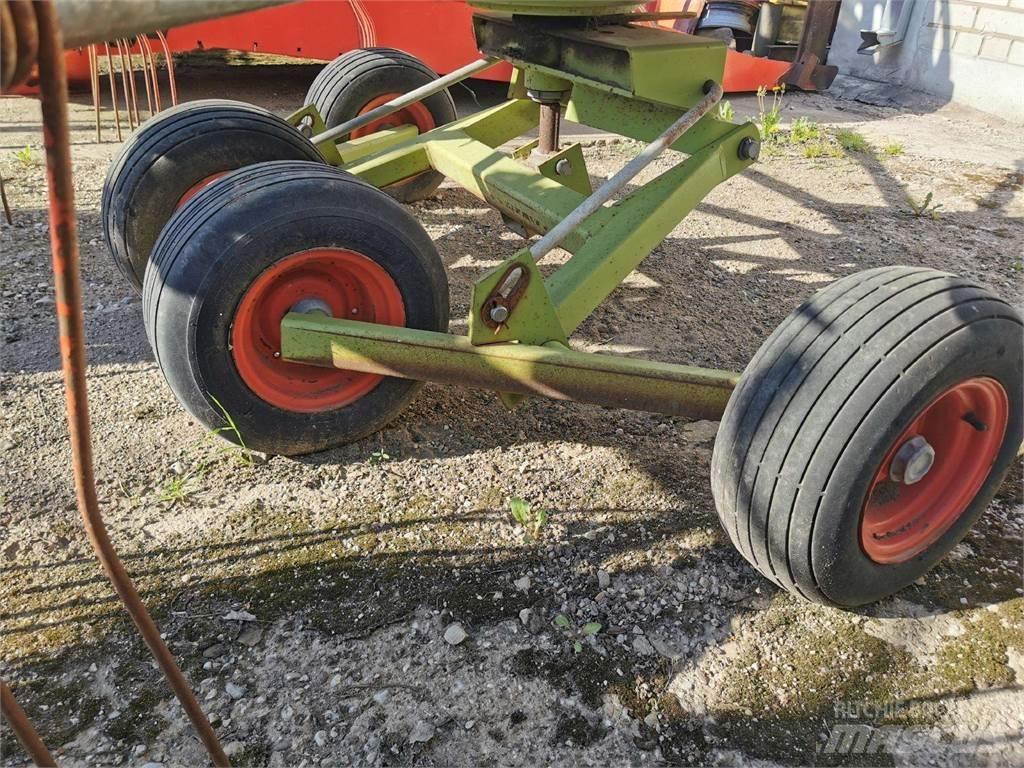 CLAAS Liner 430s 犁耙和摊草机