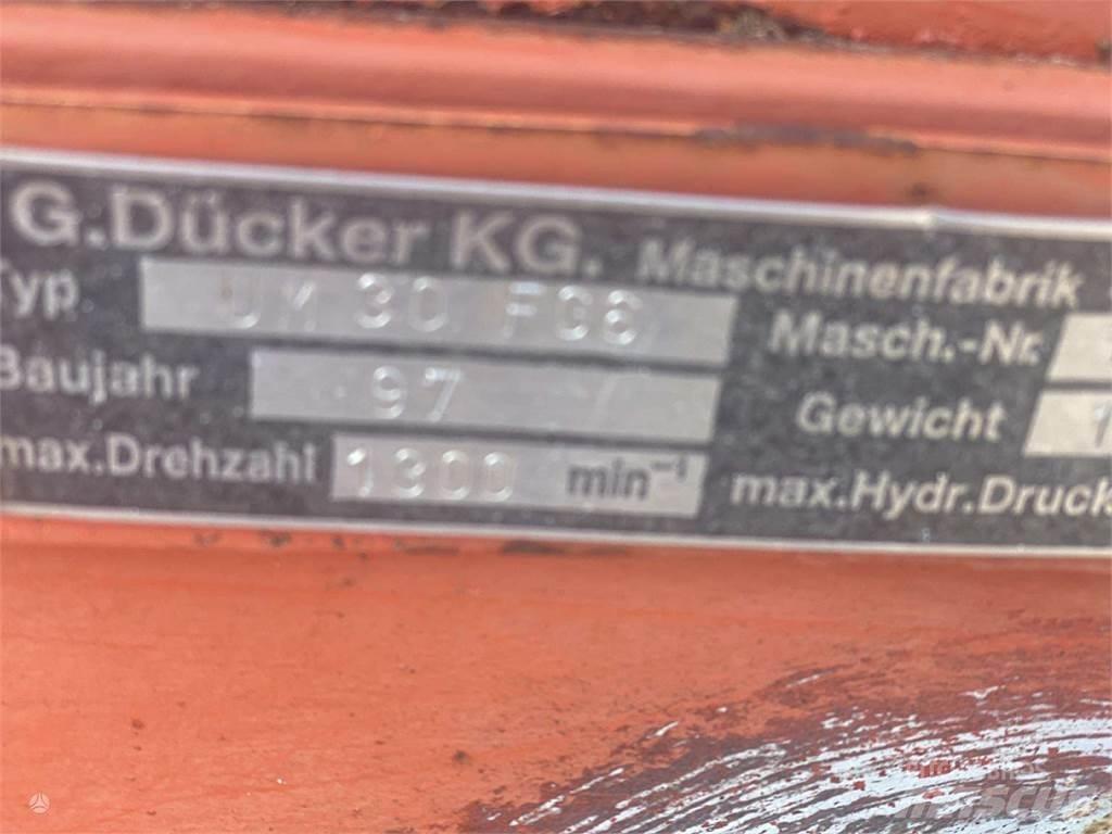 Dücker 300 割草调节装置