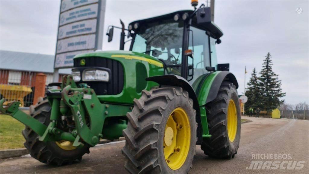 John Deere 5820 拖拉机/农用车