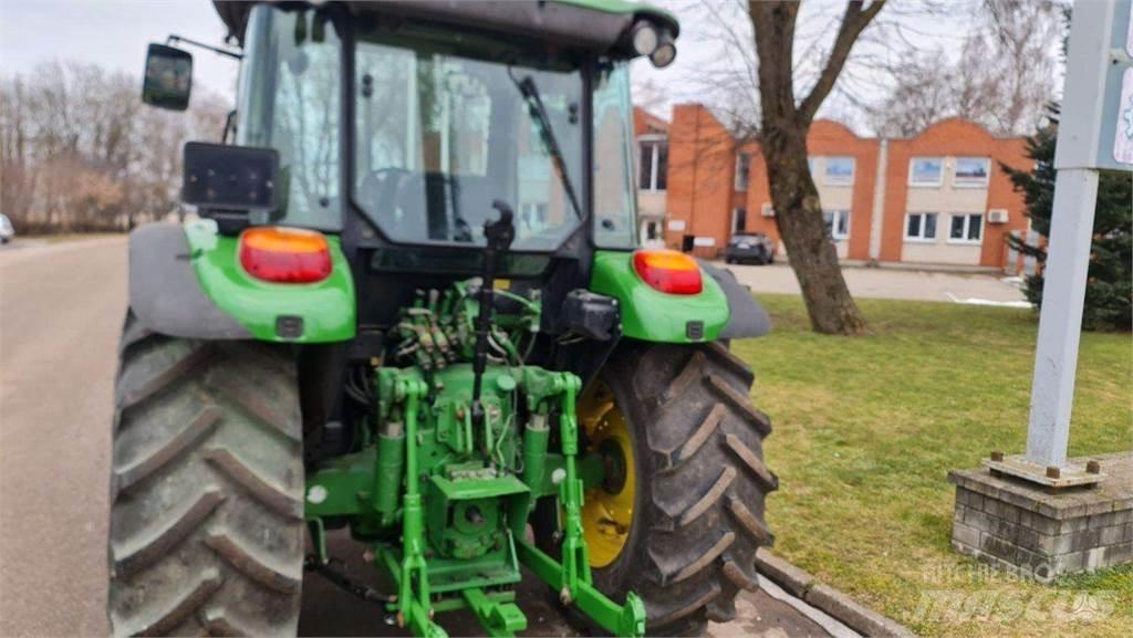 John Deere 5820 拖拉机/农用车
