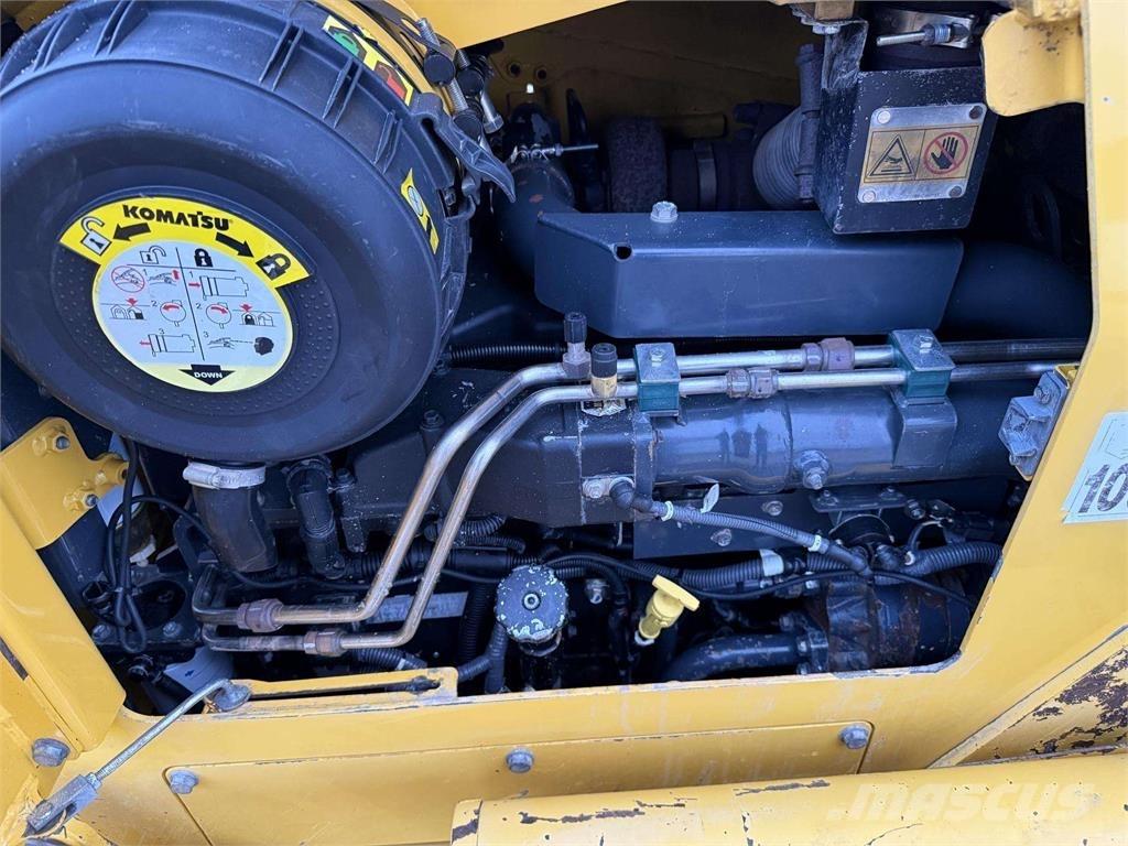 Komatsu D51PX-22 履带式推土机