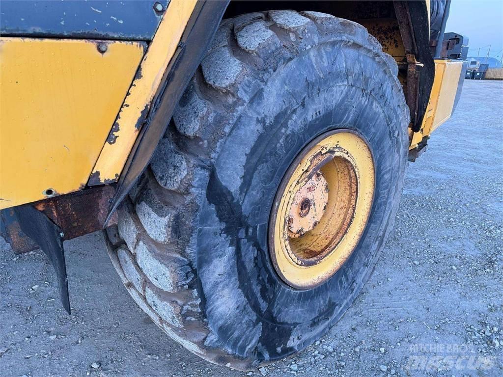 Komatsu HM 400-2 铰接式自卸车