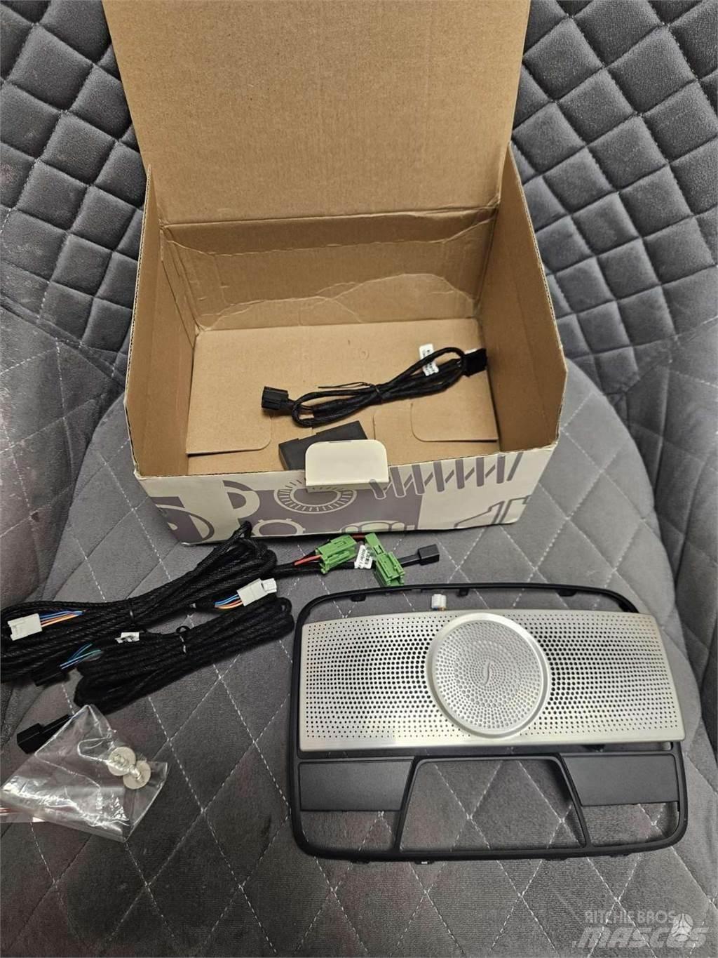 Mercedes-Benz  运输工具-其他