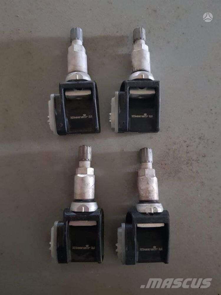 Mercedes-Benz  运输工具-其他