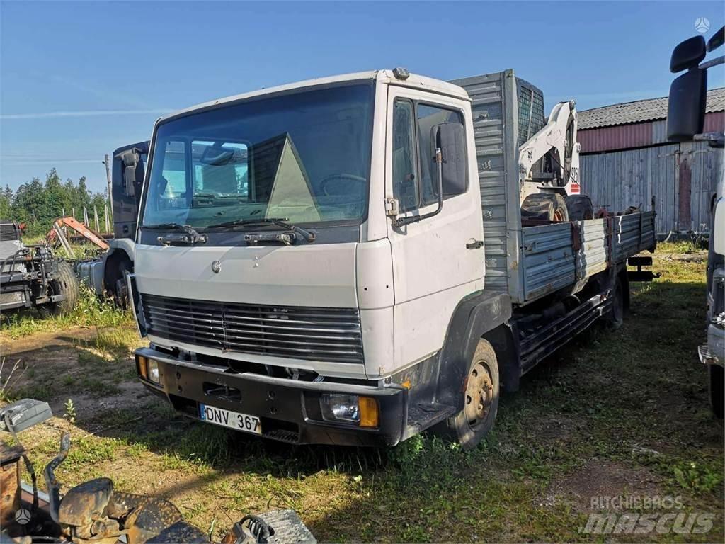 Mercedes-Benz 809 平板栏板货车