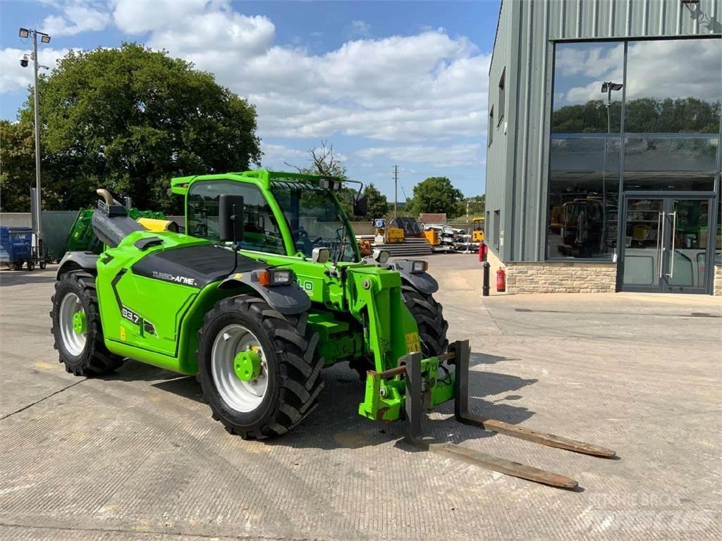 Merlo TF33.7 前装载和挖掘机