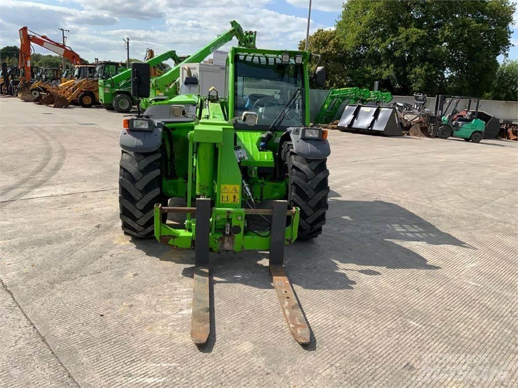 Merlo TF33.7 前装载和挖掘机
