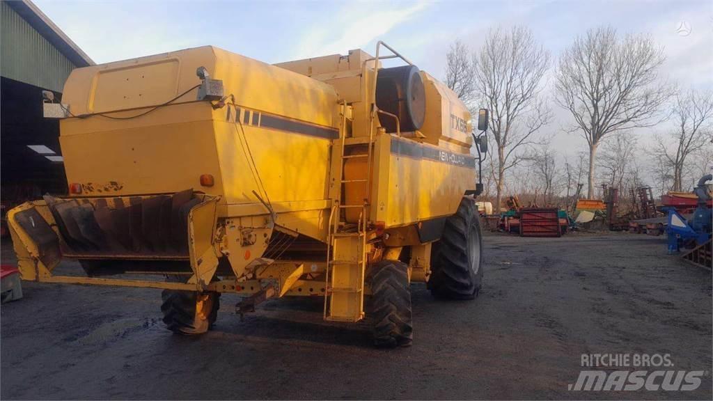 New Holland TX 66 联合收割机