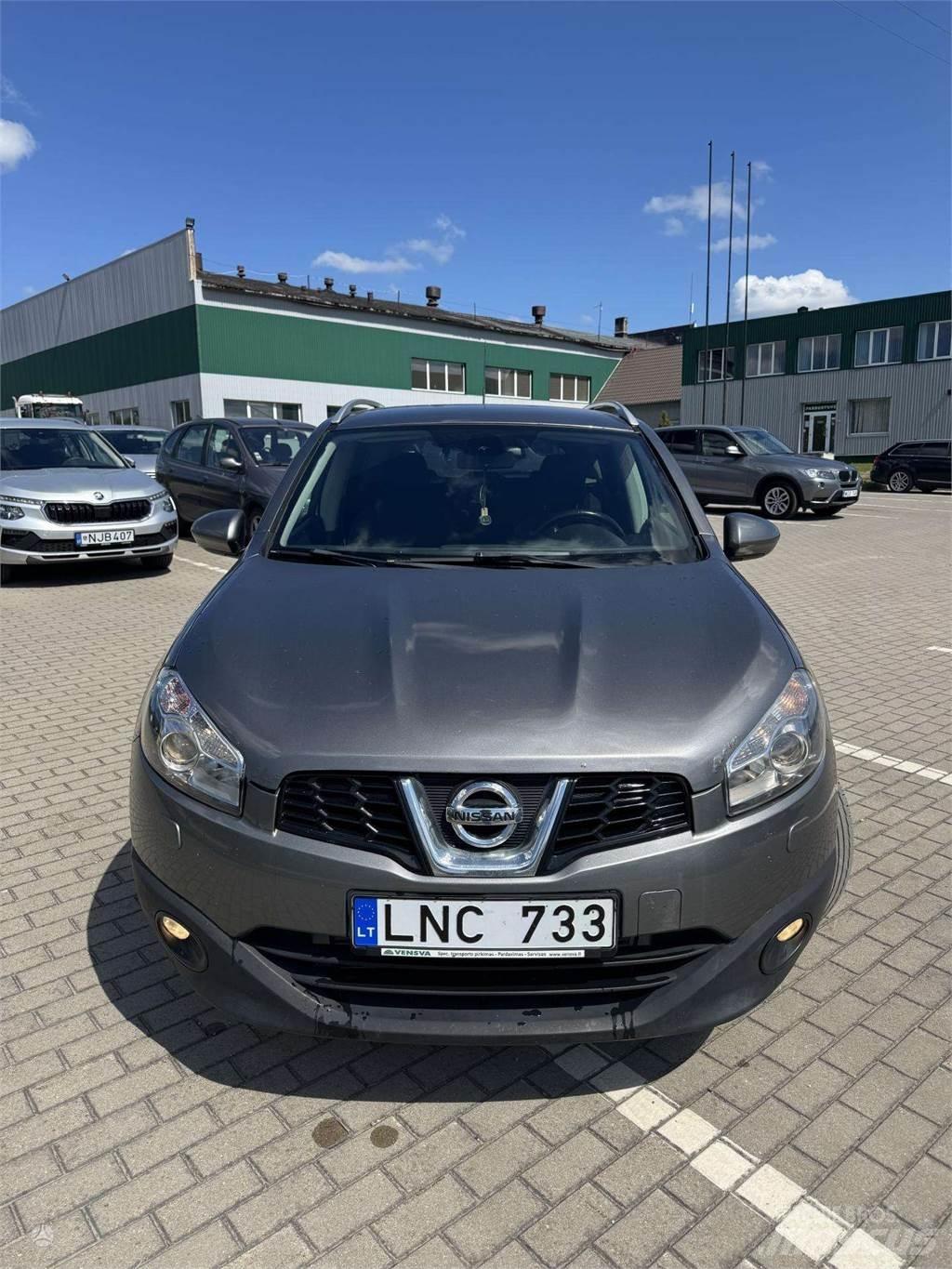 Nissan  汽车