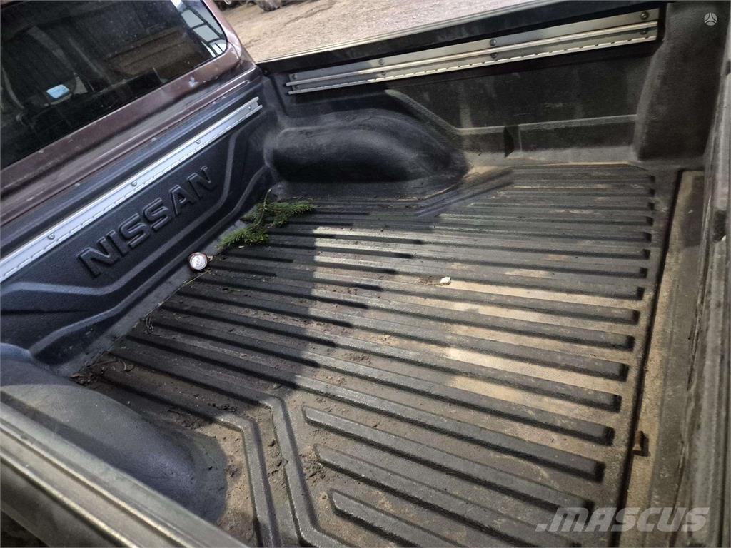 Nissan  汽车