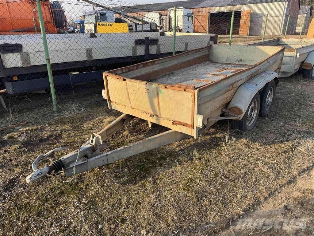 Tauras BZ 2530 轻型拖车